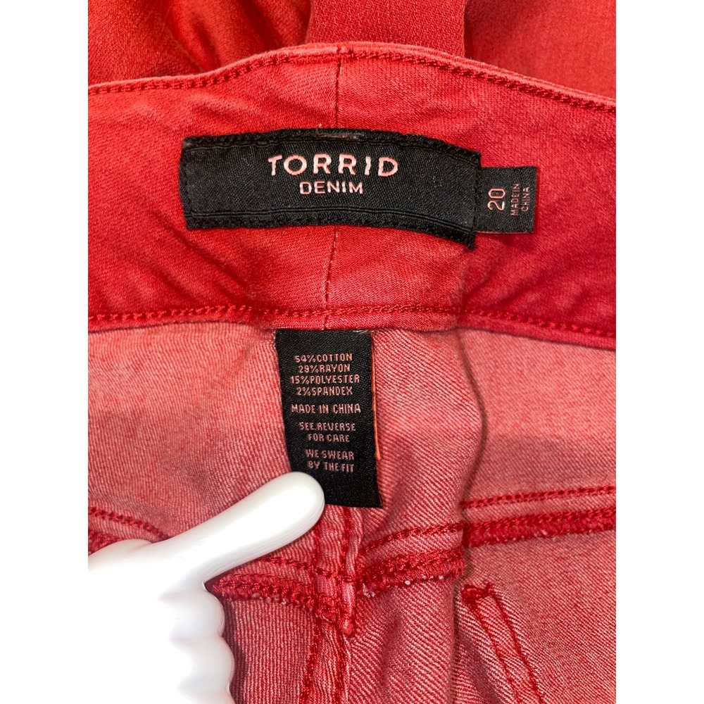 Torrid Denim Red Bermuda Stretch Shorts Plus Sz 20 Cropped‎ Mid Rise Casual - Picture 5 of 5